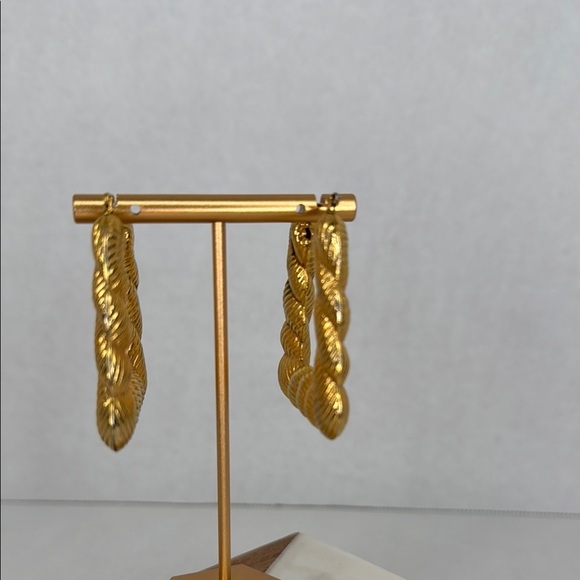 Estate Vintage Gold Twisted Hoop Earrings Lot E12 - Picture 2 of 12